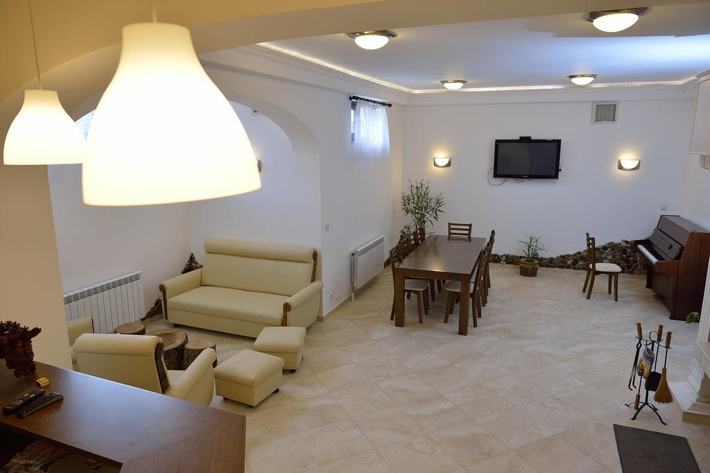 Guest House Nocturno Berkovica Esterno foto